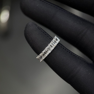 Anillo de Eternidad de Oro Sólido de 14K con Diamantes de Corte Esmeralda Cultivados en Laboratorio de 2.60 CTW para Mujer, Joyería Fina de Lujo para Aniversario de Bodas - Product Image 3