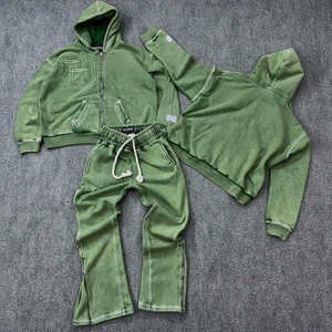 Conjunto Deportivo de Dos Piezas para Mujer con Bloques de Color, Top de Manga Larga con Cierre y Cuello Alto, y Pantalones Cortos con Cordón - Product Image 1