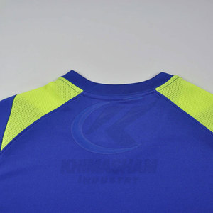 Conception OEM, fabrication en usine, tissu respirant en polyester de haute qualité, service OEM personnalisé, uniforme de football pour hommes - Product Image 3