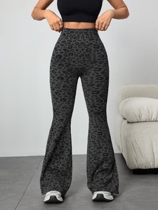 Leggings Deportivos Sublimados Premium con Estampado de Guepardo |   Leggings Deportivos Transpirables de Alta Elasticidad |   Pantalones Deportivos Ajustados - Product Image 3