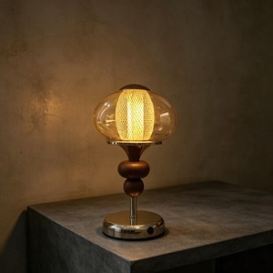 Lampe de table ronde en verre avec perles en bois et base en métal, luminaire de style industriel - Product Image 5