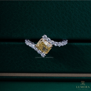 แหวนเพชรเหลืองทรงเรเดียนท์คัท 2.13 กะรัต ทองคำขาว 14K/18K ประดับเพชรแบบพาเว่ แหวนหมั้นและแหวนแต่งงานสำหรับผู้หญิง - Product Image 2