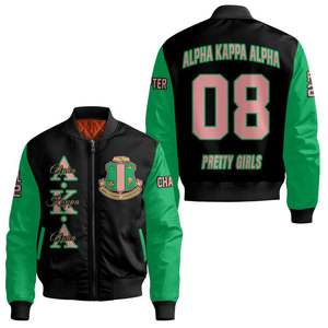 Chaqueta Bomber Rosa Alpha Aka con Letras Griegas Verdes y Diseño de Escudo, Chaqueta Casual Unisex con Cierre Frontal - Product Image 4