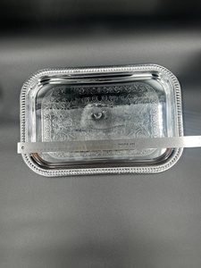 Bandeja de Almacenamiento Rectangular de Metal con Acabado Pulido, Diseño Clásico para Uso en Mesa - Product Image 5