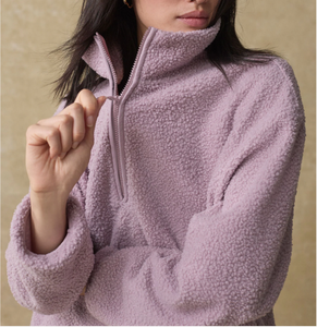 Sweat-shirt à capuche col rond uni en coton lourd délavé, personnalisé avec broderie de logo - Product Image 5