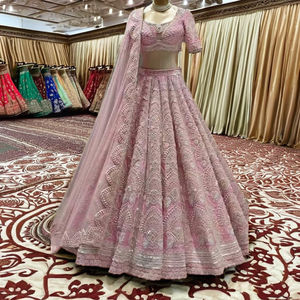 Heavy Party Wear Lehenga Choli Set pour femmes comprenant Dupatta et Lahenga Choli pour les fêtes indiennes Bollywood - Product Image 1