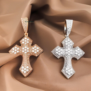 Pendentif Croix en Argent 925 Plaqué Or avec Diamant Moissanite, Pendentif Religieux Unisexe Tendance - Product Image 1