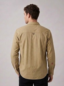 เสื้อเชิ้ตผู้ชายสีกากี ผ้าฝ้ายลำลอง แขนยาว ปกคอพับ สีพื้น ผ้าป๊อปลิน ระบายอากาศได้ดี กันยับ ติดกระดุมเม็ดเดียว - Product Image 3
