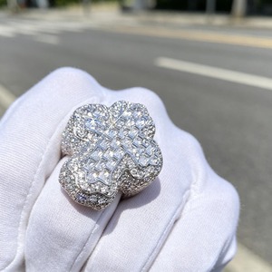 Bague Croix Chrétienne Homme en Argent 925 Plaqué Or, Moissanite et Pavé de Baguettes, Style Hip Hop Cocktail - Product Image 2