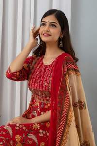 ชุดคุर्ติและกางเกง Anarkali ผ้าฝ้ายสีแดงพรีเมียมสำหรับผู้หญิง ยี่ห้อ Twinfeet พร้อมผ้าคลุมไหล่ปักลาย - Product Image 6