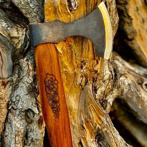 Hache Viking du Patrimoine Nordique, Fabriquée à la Main, Manche en Bois, Lame en Acier Carbone, Utilisation en Plein Air, Outil de Survie, Camping, Traditionnelle - Product Image 6