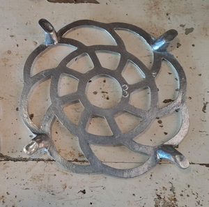 Al por mayor, de alta calidad, soporte de metal de aluminio fundido plateado, resistente al calor, para encimera de cocina, para ollas y utensilios de mesa - Product Image 5