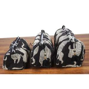 Juego de Tres Bolsas Acolchadas de Algodón con Estampado Floral para Organización Elegante de Cosméticos y Viajes, Juego de Bolsas de Maquillaje con Estampado Floral - Product Image 2