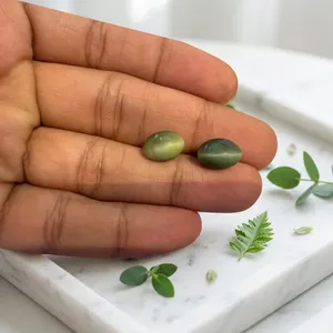 Pierre précieuse cabochon ovale œil de chat gris 100% naturelle de haute qualité 12x8mm 2 pièces 9,21ct non chauffée certifiée par un tiers Bijoux - Product Image 1