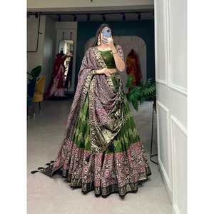 Lehenga choli พิมพ์ฟอยล์ผ้าไหมทัสซาร์ที่มีสีเขียว - Product Image 1