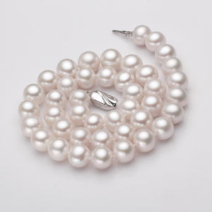 Collier de perles d'eau douce presque rondes de 10-11 mm en gros, Zhuji, forte luminosité avec de légères imperfections - Product Image 1