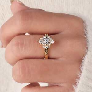 Anillo de compromiso con diamantes de corte marquesa de 2.51 quilates cultivados en laboratorio, con oro amarillo de 14 quilates, inspirado en el promesa de matrimonio, regalo para novias. - Product Image 1