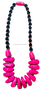 Collar con Colgante de Resina Hecho a Mano, Diseño Indio Moderno para Mujer, Cuentas de Perlas con Corte Princesa, Patrón de Gancho para Aniversario - Product Image 2