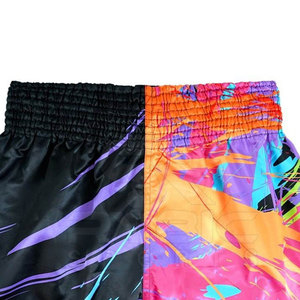 Pantalones Cortos de Muay Thai Ligeros Hechos a Medida, de Secado Rápido, Diseño Deportivo Moderno, Flexible y con Soporte Cómodo - Product Image 4