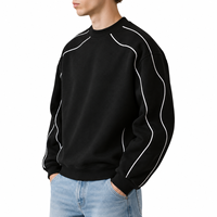 Sweat-shirt réfléchissant surdimensionné avec détails de piping réfléchissant, tissu doux, coupe décontractée et style streetwear moderne.