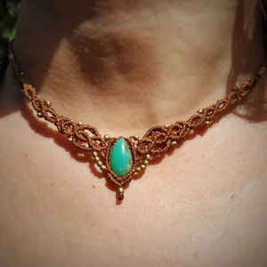 Collier en macramé fait main avec perle d'eau douce, cuivre, papillon tendance, émeraude taillée, style bohème, réglable, bijoux de guérison, bouddhisme - Product Image 1