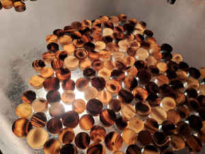 Ébauches de boutons en corne de vache/buffle fabriquées à la main couleur naturelle de haute qualité écologique pour l'industrie du vêtement par FWE - Product Image 5