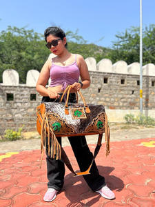 Nuevas bolsas de lona de cuero de piel de vaca con flecos de estilo Vintage hechas a mano, bolsas de viaje grandes con flecos de cuero de vaca Unisex occidental - Product Image 4