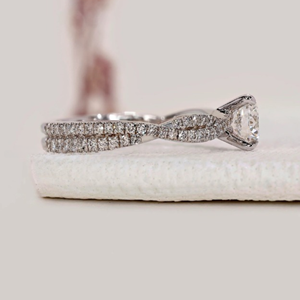 Anillo de Diamante de Corte Redondo de 1.35 Quilates Cultivado en Laboratorio, Clásico y en Tendencia, Oro Amarillo de 14K, Joyería de Compromiso y Boda para Fiestas - Product Image 4