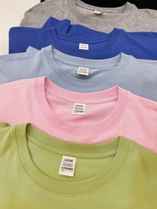 เสื้อยืดผู้ชายทรงปกติ ผ้าฝ้าย คอกลม แขนสั้น สีพื้น สวมใส่สบาย ระบายอากาศได้ดี ผ้าเจอร์ซีย์ พิมพ์ลายโลโก้ด้านหน้า - Product Image 2