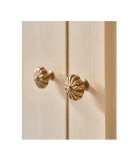 Boutons en laiton faits à la main, conçus pour les meubles traditionnels, les armoires et les tiroirs, décoration artisanale authentique pour la maison - Product Image 3