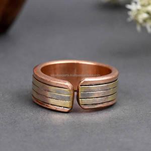 Anillo de Terapia Magnética de Cobre Ajustable y Pulido Elegante para el Alivio del Dolor, Curación de Articulaciones, Diseño Ligero Unisex - Product Image 4