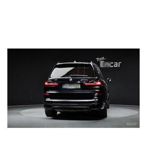 BMW X7 M50i Frozen Black Edition Novembre 2021 6 places avec volant à gauche, boîte de vitesses automatique et caméra de recul 71 730 km - Product Image 4