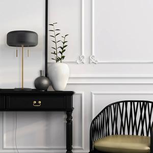 Lámpara de Mesa de Latón Estilo Hotel de Lujo con Detalles de Cristal y Acabado Premium - Product Image 2