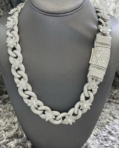 Cadena Cubana de Moissanita Chapada en Oro de 20 mm con Claridad VVS-VS, Plata 925 para Hombre y Mujer, Aniversario, Compromiso, Boda - Product Image 4