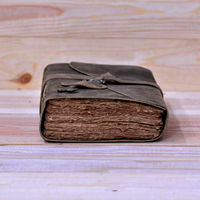 Echtes Leder Travelling Journal Handmade Hardcover mit Deckle Edged Paper Messing Schlüssel verschluss Faden Nähen Bindung