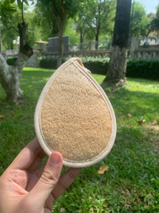 Éponge de bain en loofah naturelle séchée, forme goutte d'eau, exfoliant corporel entièrement naturel pour adultes, style simple, biodégradable, zéro déchet - Product Image 1