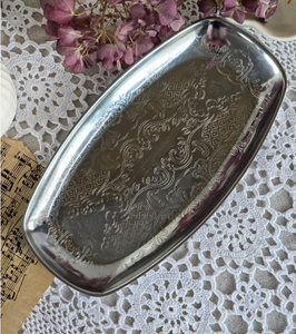 Bandeja de Metal Plateada de Estilo Vintage, Diseño Atemporal para Servir Alimentos, Decoración de Mesa, Tamaño, Forma y Color Personalizables - Product Image 5