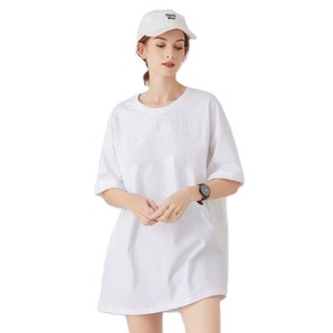 เสื้อยืดลำลองผู้หญิงทรงเข้ารูป ผ้าเจอร์ซีย์คอตตอน 100% คุณภาพสูง เนื้อผ้าหนา พร้อมลายปักและโลโก้แบบกำหนดเอง แห้งเร็ว - Product Image 2