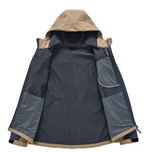 Chaqueta de Invierno Personalizada para Hombre, Color Beige y Azul Oscuro, con Capucha, para Uso en Exteriores, con Bolsillos con Cremallera y Bolsillo en el Pecho - Product Image 3