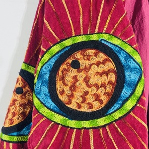 Chaqueta Suzani Bordada a Mano con Ojos de Terciopelo – Abrigo Artístico Bohemio, Prenda Exterior Festiva, Atrevida y Colorida - Product Image 2