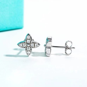 Pendientes de Moissanita con Diseño Elegante de Trébol de Cuatro Hojas para Mujer, Ideales para Bodas, Fiestas Nupciales, Aniversarios y Regalos - Product Image 3