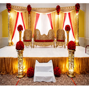 ชุดตกแต่งเวทีงานแต่งงานสีทองระยิบระยับ ชุดตกแต่งเวทีงานแต่งงานสุดหรูหรา ชุดเวทีงานแต่งงานสไตล์บอลลีวูดสุดอลังการ แคลิฟอร์เนีย สหรัฐอเมริกา - Product Image 1