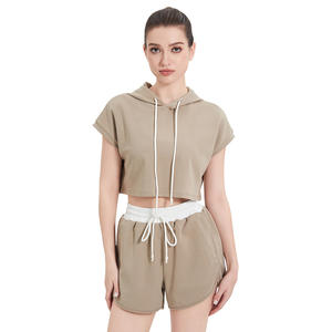 ชุดเซ็ตสองชิ้น เสื้อครอปกำมะหยี่สีดำสุดเซ็กซี่สำหรับผู้หญิง สไตล์ปรับแต่งได้ พร้อมกางเกงขาสั้นเหนือเข่า เหมาะสำหรับฤดูหนาว - Product Image 3