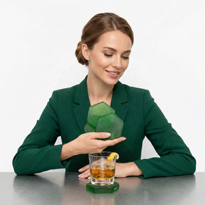Ensemble de sous-verres octogonaux modernes en résine verte, antidérapants, écologiques, faits à la main, pour la décoration de la maison et du bar - Product Image 1