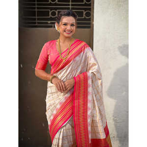 Sari tissé traditionnel Elite Weaves Zari contrastant pour tenue de soirée en soie douce à carreaux 650g en stock - Product Image 5