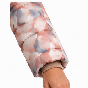 Parka d'hiver de luxe pour femmes avec rembourrage thermique de qualité supérieure, tissu hydrofuge et design à capuche tendance - Product Image 4