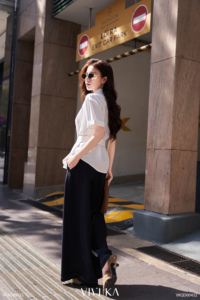 Chemise blanche à manches courtes boutonnée pour femme avec ceinture à la taille, chemisier de bureau élégant en popeline de coton pour le printemps et l'été SILAS - Product Image 3