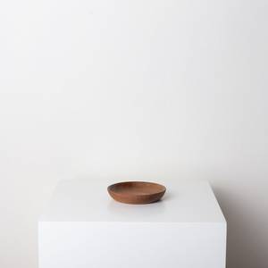 Assiette plate ronde en bois massif, faite à la main, polie, minimaliste, écologique, pour la décoration de table - Product Image 4