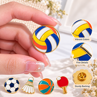Broches en métal plaqué or, découpées à l'emporte-pièce, pour passionnés de sport, avec motifs de football, basketball, badminton et équipements sportifs, style dessin animé
