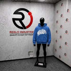 Sudadera con Capucha Azul con Gráficos y Letras Blancas en Grafiti, Estilo Urbano Holgado, Texturizado, Moda Casual - Product Image 3